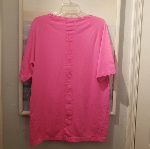 LIVI Lane Bryant Sz 26/28 Hot Pink Neon Seamless Pullover Athleisure Top Shirt - Picture 3 of 7